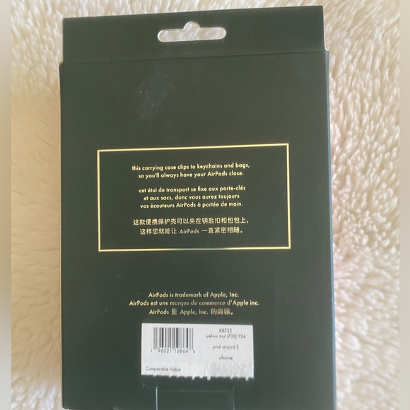 AirPods Case 3rd Gen Pineapple Clip Case - Picture 3 of 3